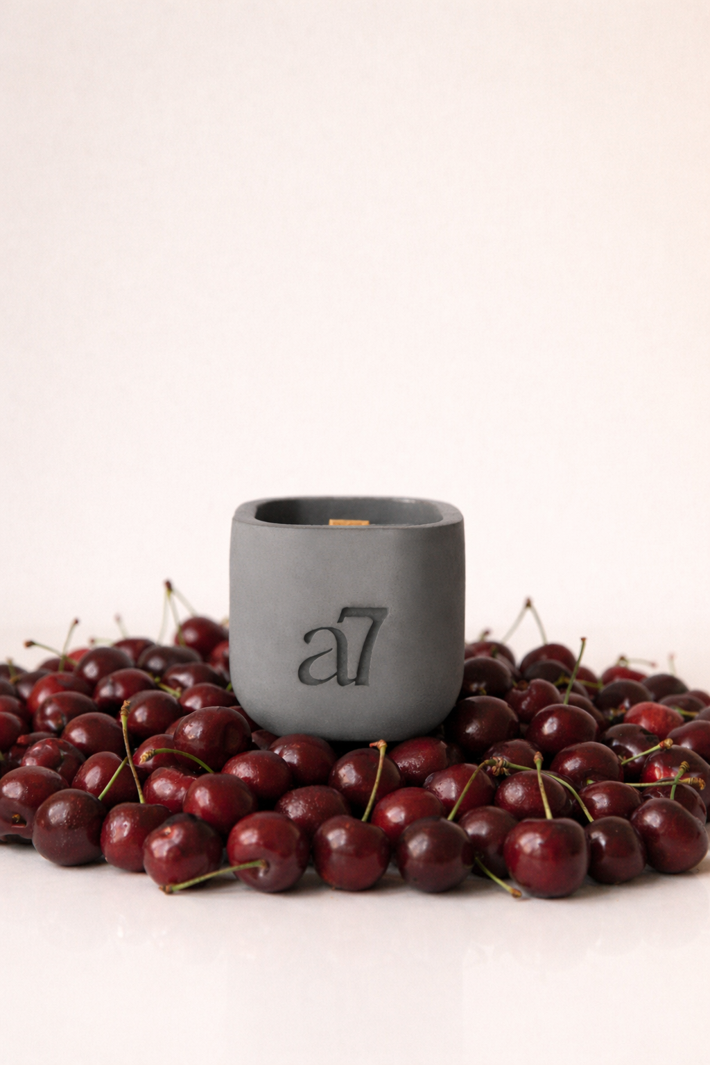 Свічка Cherry Noir